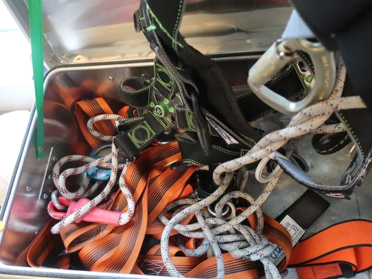 Billede 2 - Redningshejs SKYLOTEC MILAN & alukasse inkl. indhold