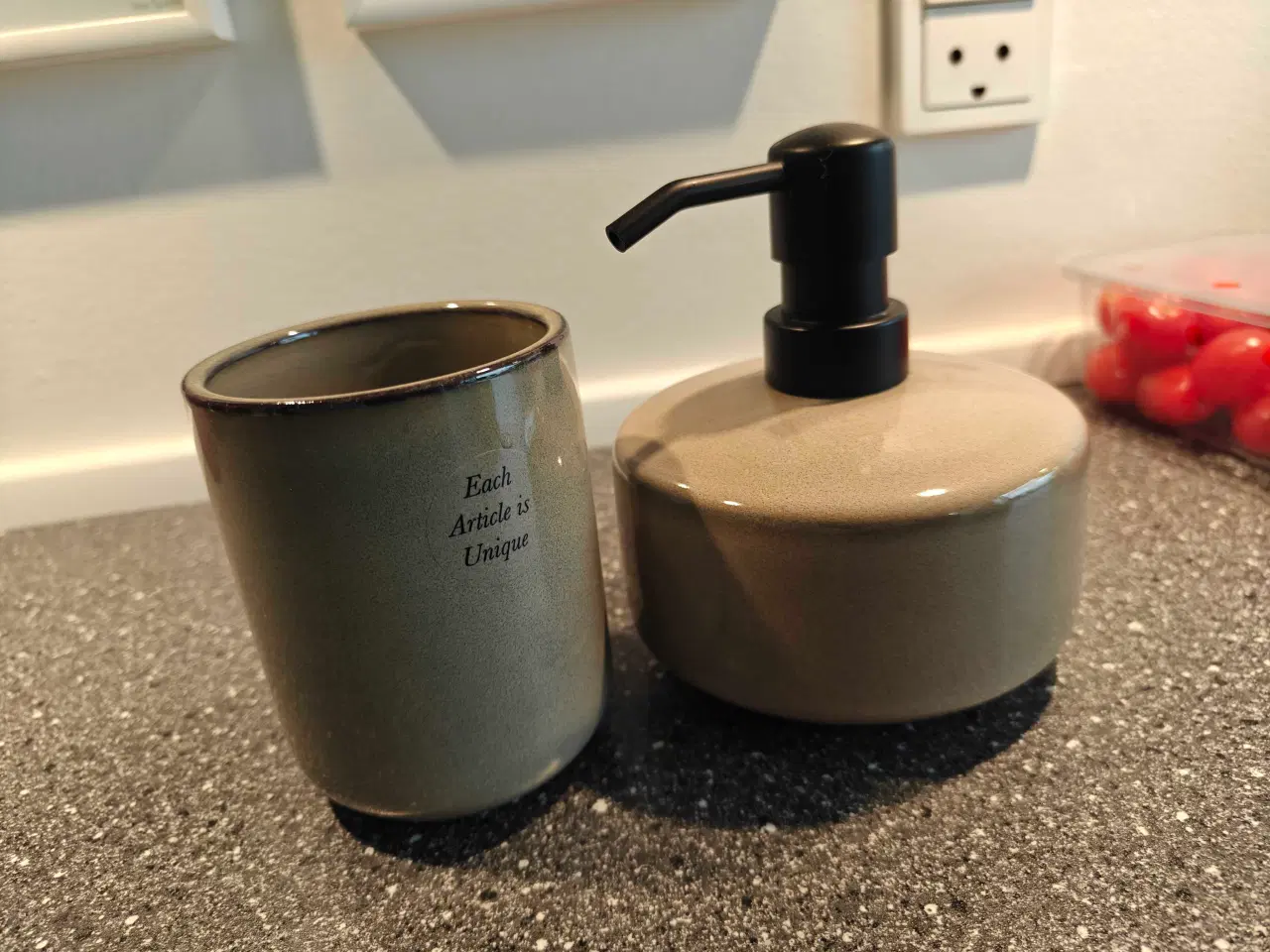 Billede 1 - Sæbedispenser og tandkrus