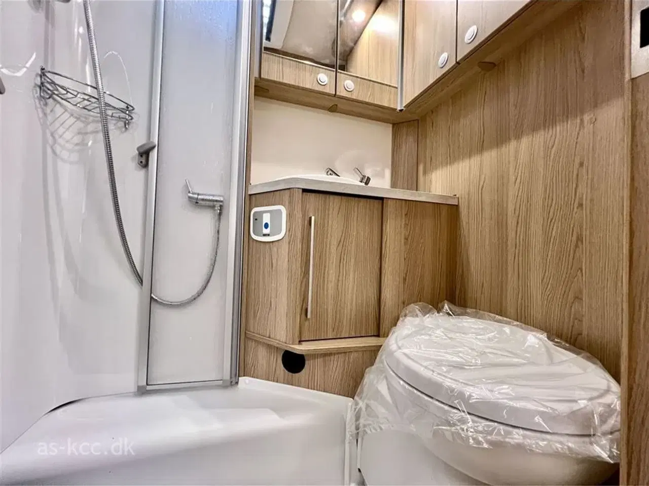 Billede 21 - 2025 - LMC Cruiser V646 LMC Cruiser V646 70års jubilæums med 2 enkelt senge og Automatgear.