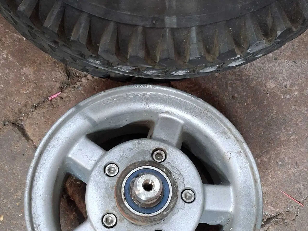 Billede 2 - 6" fælg og dæk fra Medema Mini Crooser Elscooter 