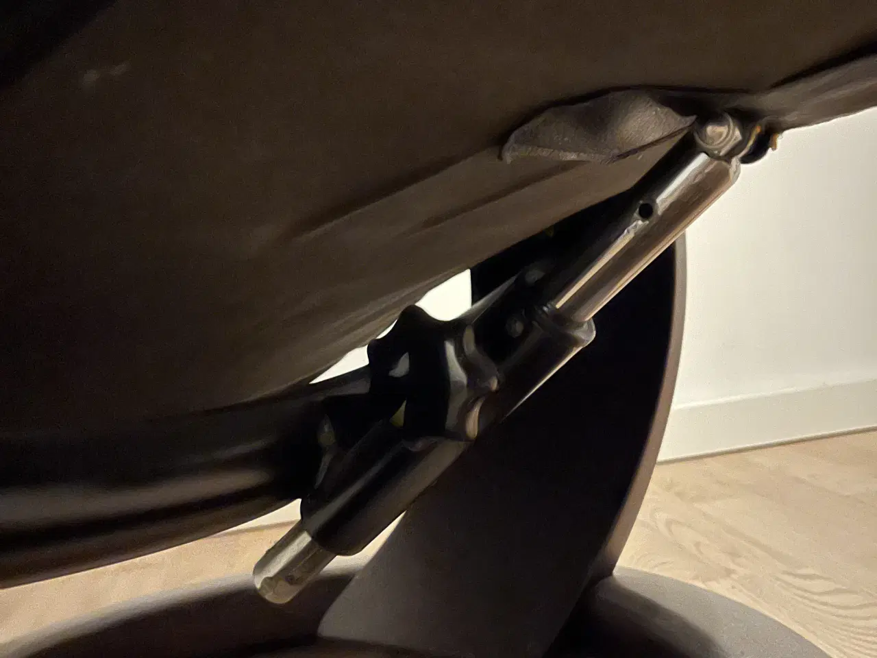 Billede 3 - Lænestol sort læder med skammel 