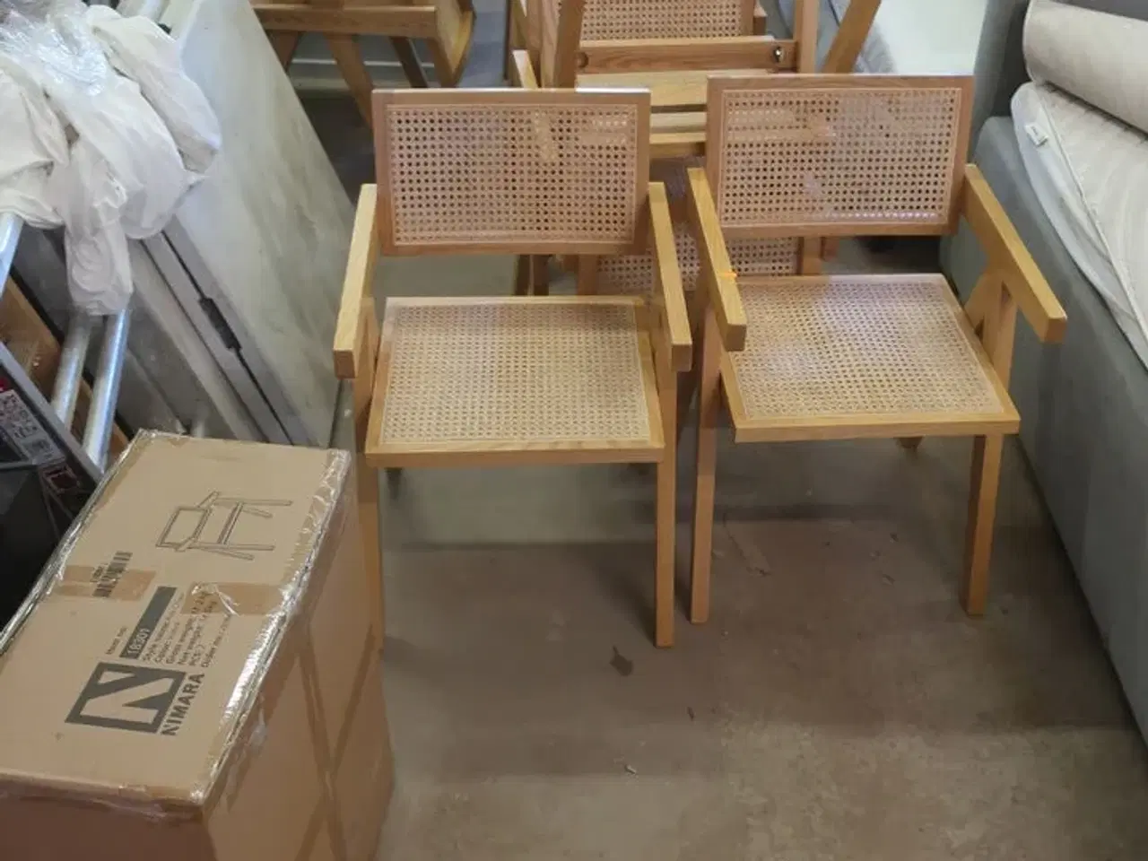 Billede 1 - 12 Stk. Stole (heraf 2 ubrugte)  NIMARA "AVA CHAIR"