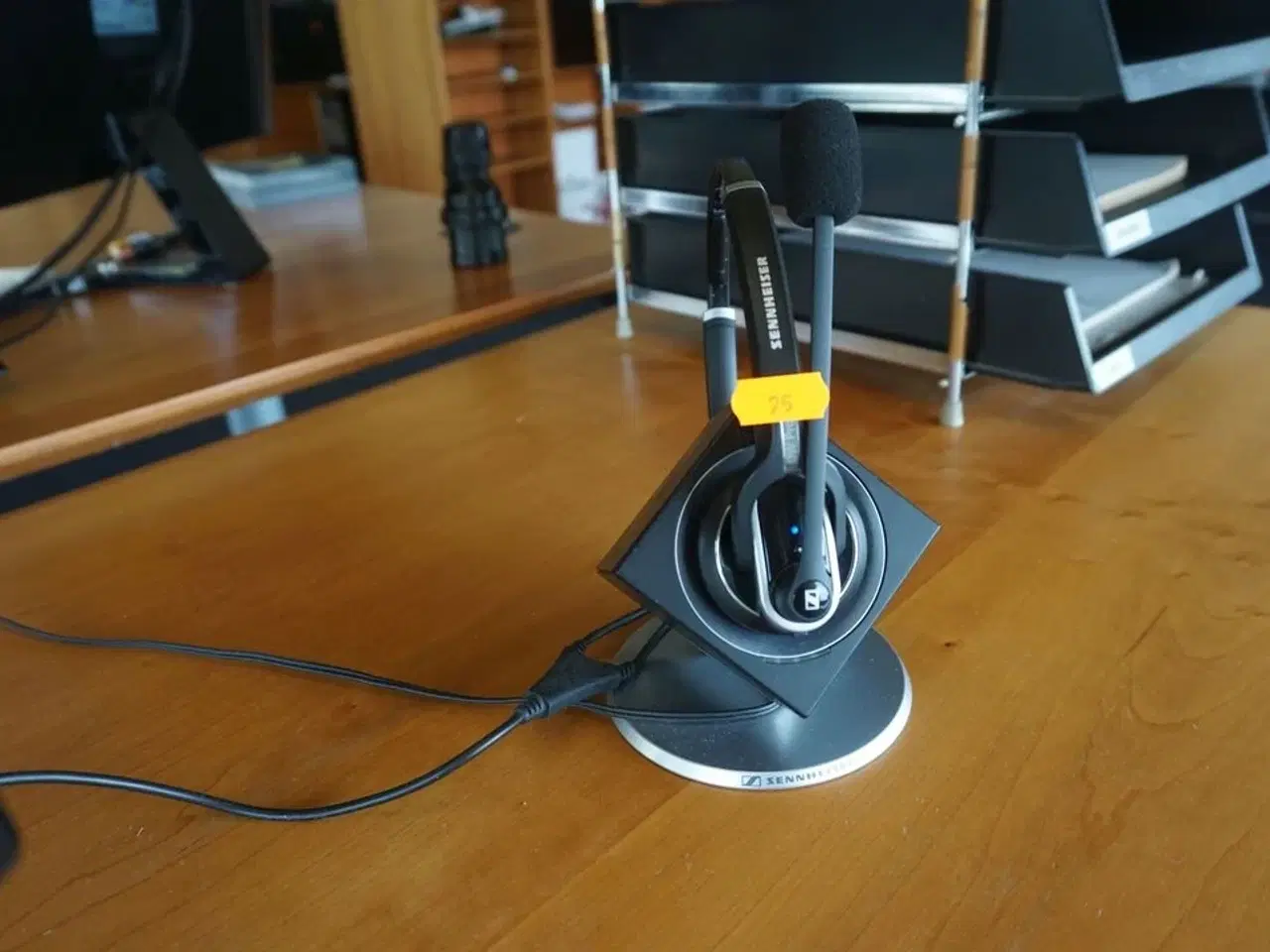 Billede 5 - 2 stk. skærme + tastatur & headset