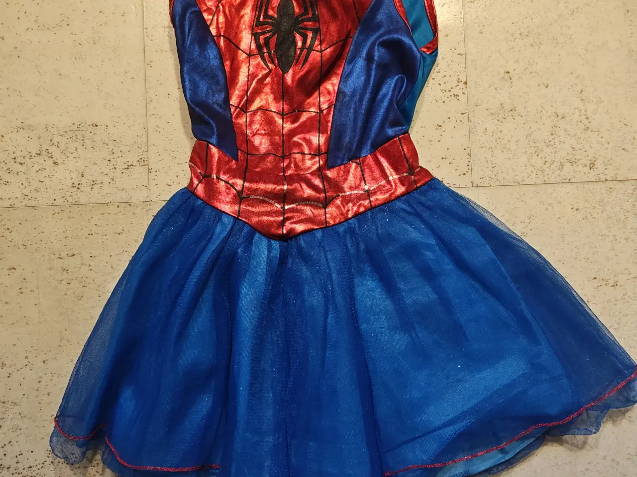 Billede 1 - Spider-man pige kostume Spiderman