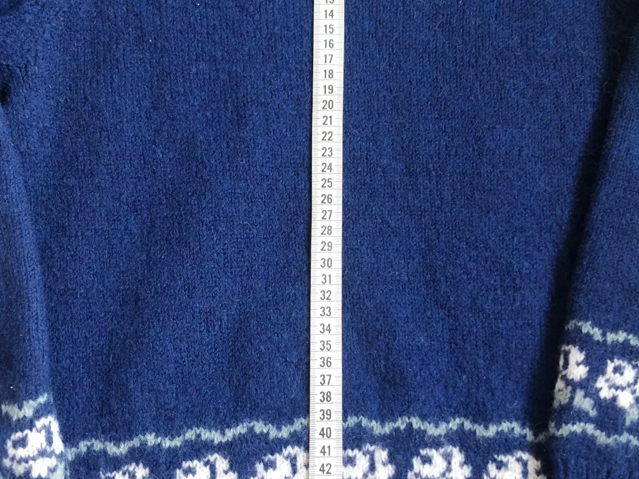 Billede 7 - Håndlavet strik sweater med hvide blomster