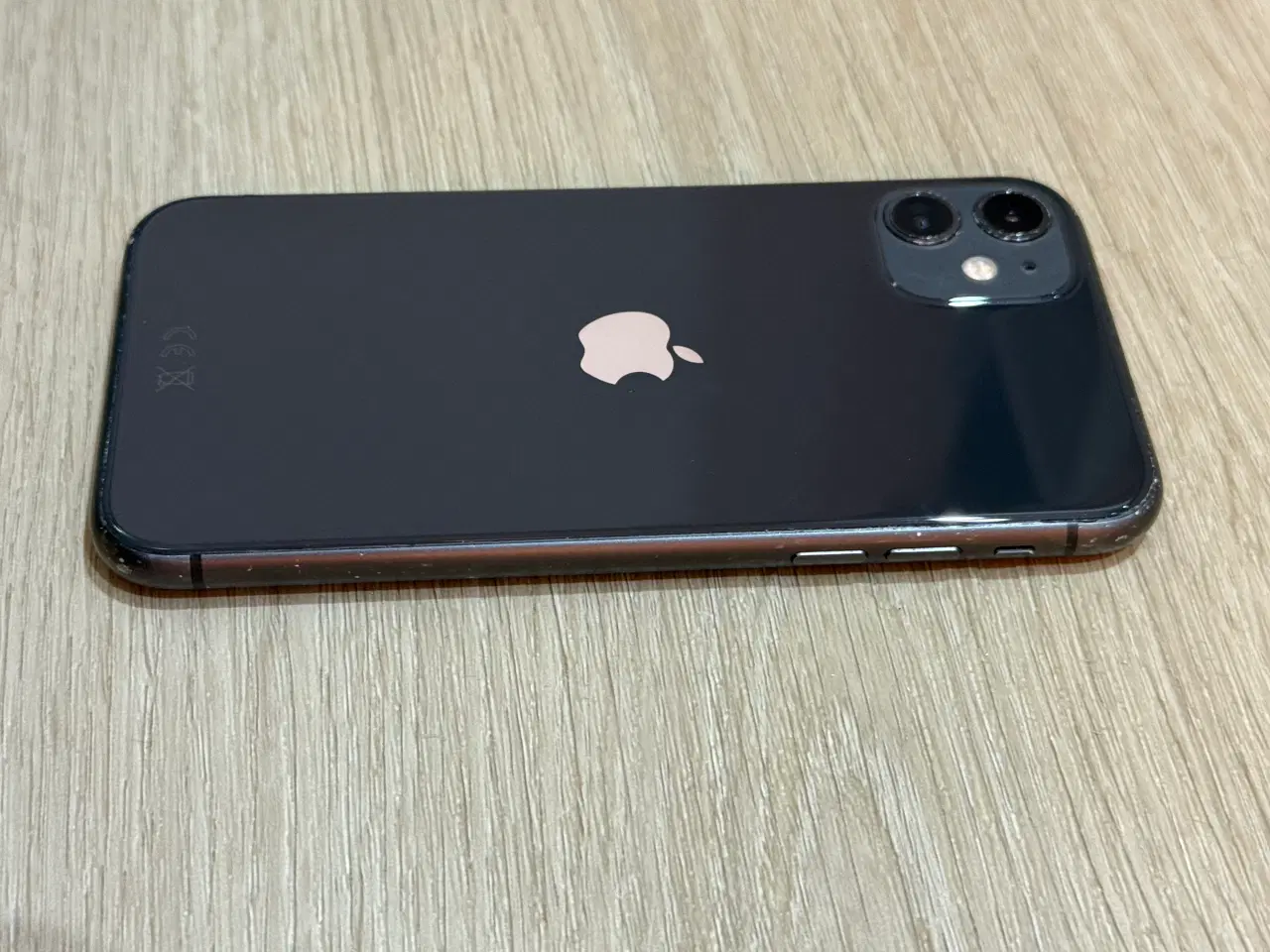 Billede 3 - 📱 iPhone 11 – 128 GB – Sort