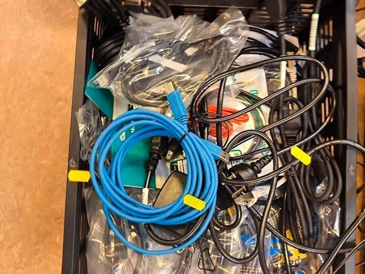 Billede 2 - 1 ks. m. div. IT udstyr