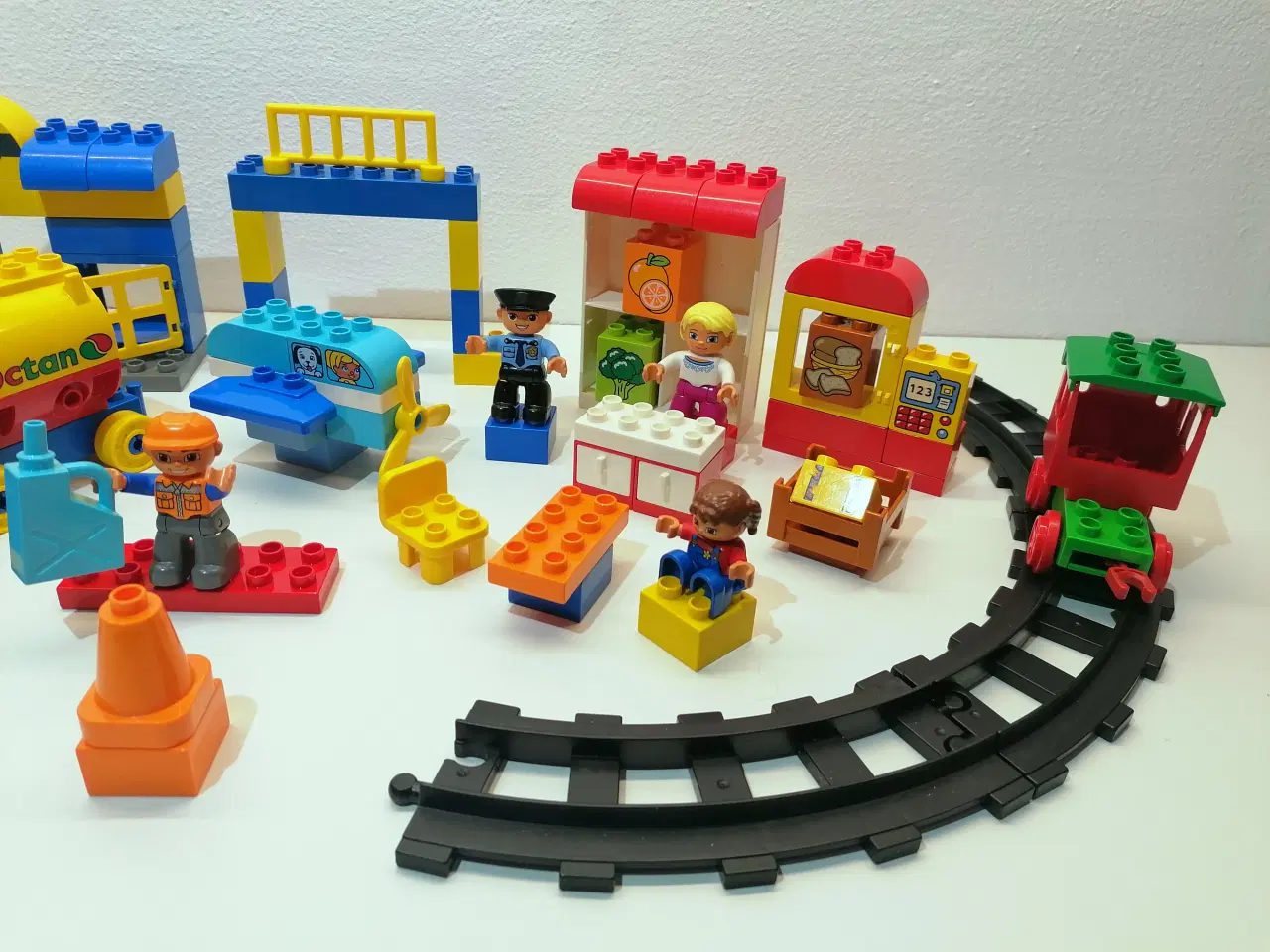 Billede 3 - Duplo Lufthavn, Fly, 2 Vogne, Togvogn, Mennesker s