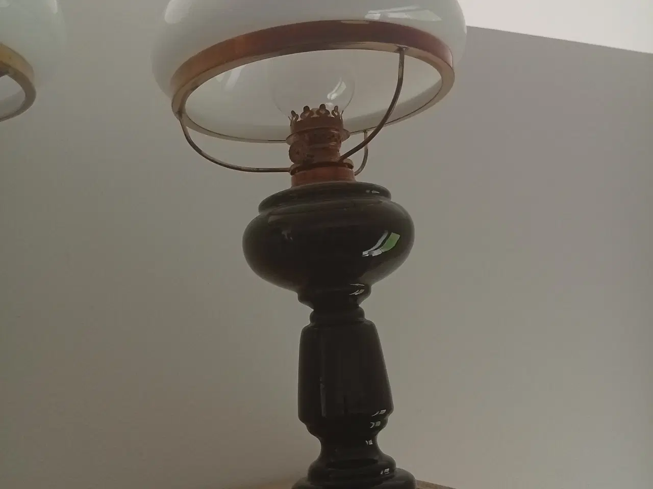 Billede 1 - Petroleum lampe i sort hvid skærm