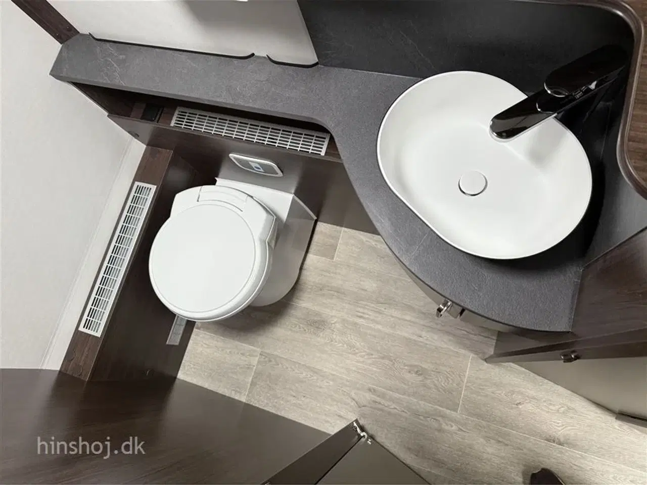 Billede 6 - 2025 - Polar Blueline 520 FD   Lækker luksus vintervogn med dobbeltseng, rundsiddegruppe fra Hinshøj Caravan