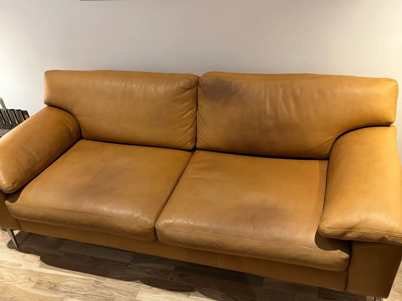 Billede 3 - Cognac farvet 2 +3 personers sofa i mærket DC 8900