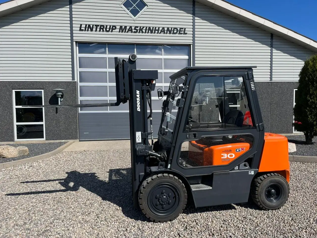 Billede 24 - Doosan D30 G med kabine og KUN 57 TIMER FRA NY, MED TIME GARENTI