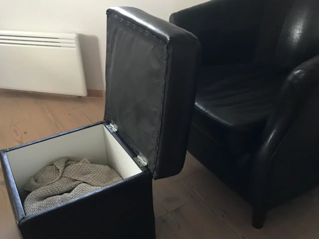 Billede 4 - Lænestol med puf