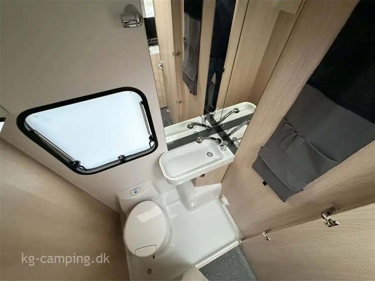 Billede 10 - 2026 - Adria Aviva 492 LU Enkeltsenge med udtræk samt endesiddegruppe. NU på Lager!