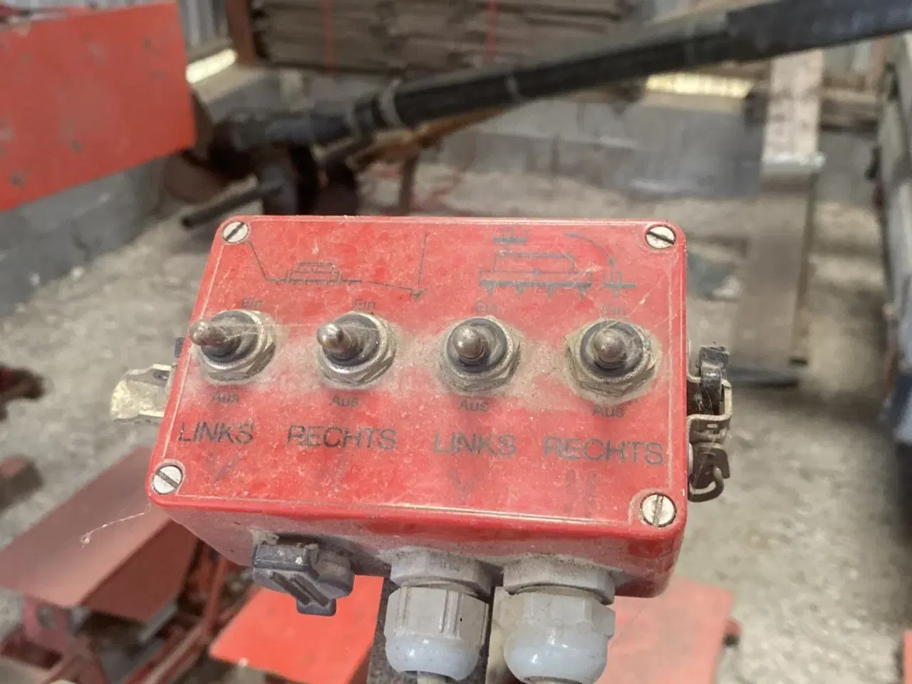 Billede 5 - Becker 12 rækket såmaskine med udstyr til flydende gødning. Fronttank medfølger til prisen.