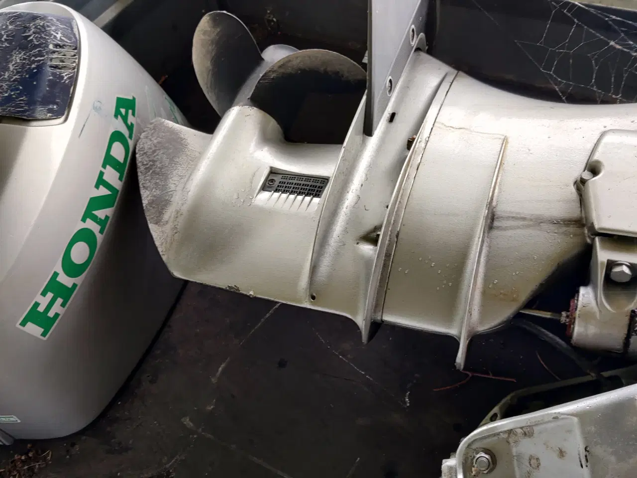 Billede 2 - Reservedels Honda bådmotor 40 hk 4 takter fra 1995