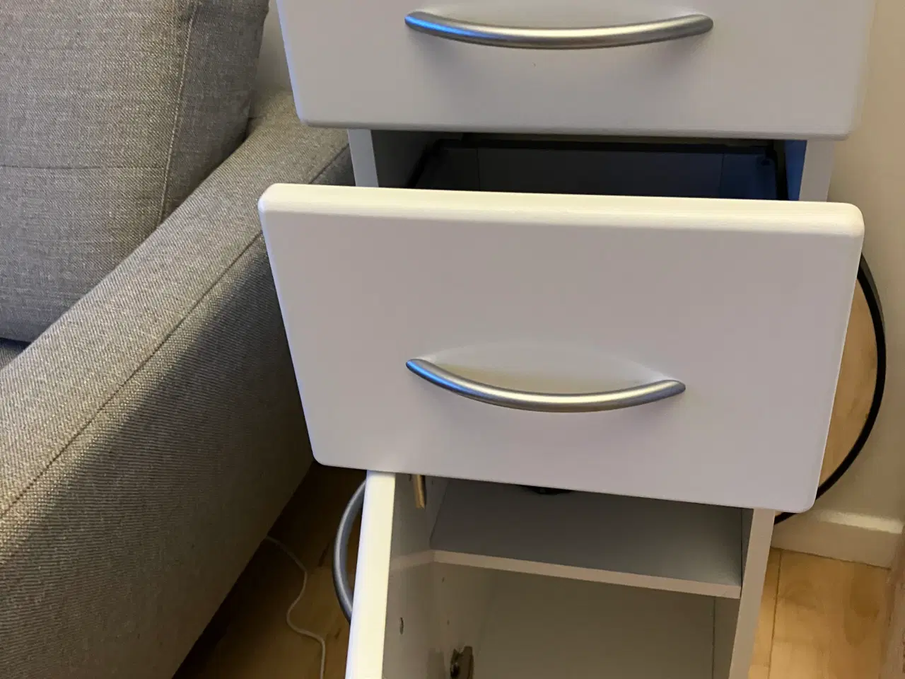 Billede 2 - Skab med stenplade