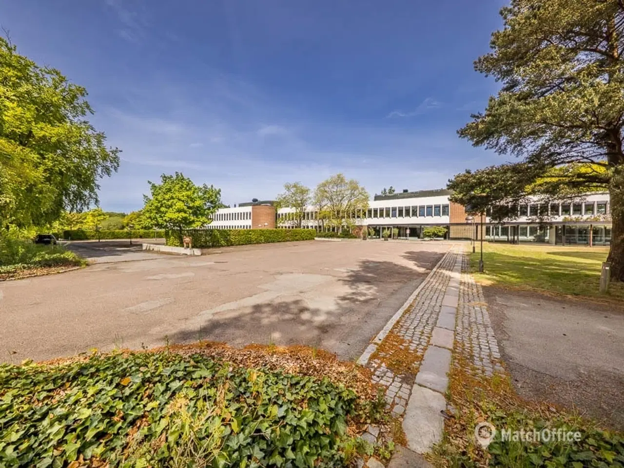 Billede 8 - Unik arkitektur placeret i skøn natur