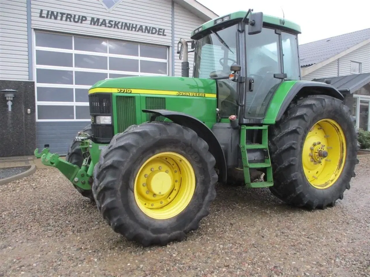 Billede 9 - John Deere 7710 8.1L motor, store hjul og frontlift. En ejeres velholdt gård traktor.