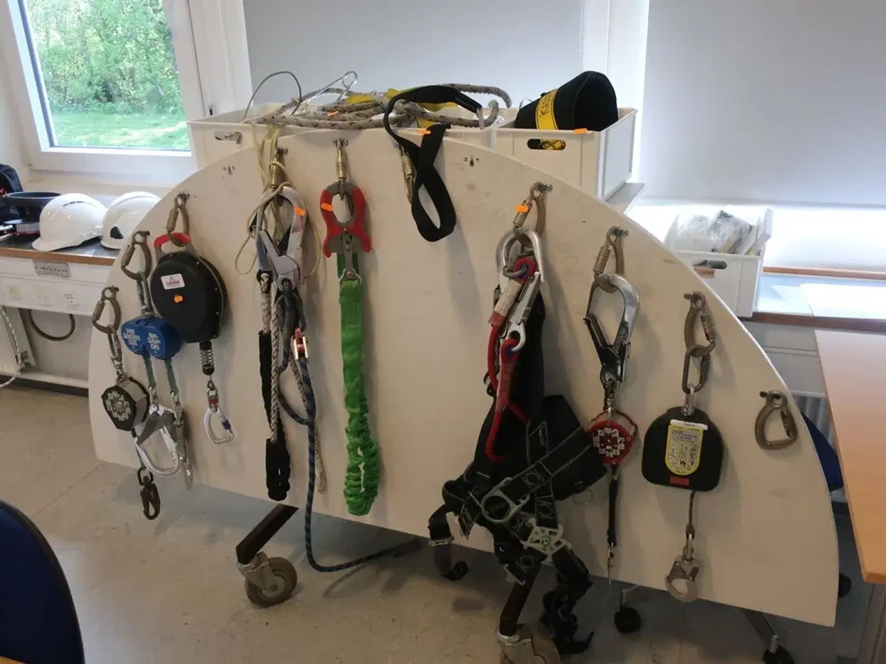 Billede 1 - Div. sikringsgrej, faldblokke m.v. inkl. stativ