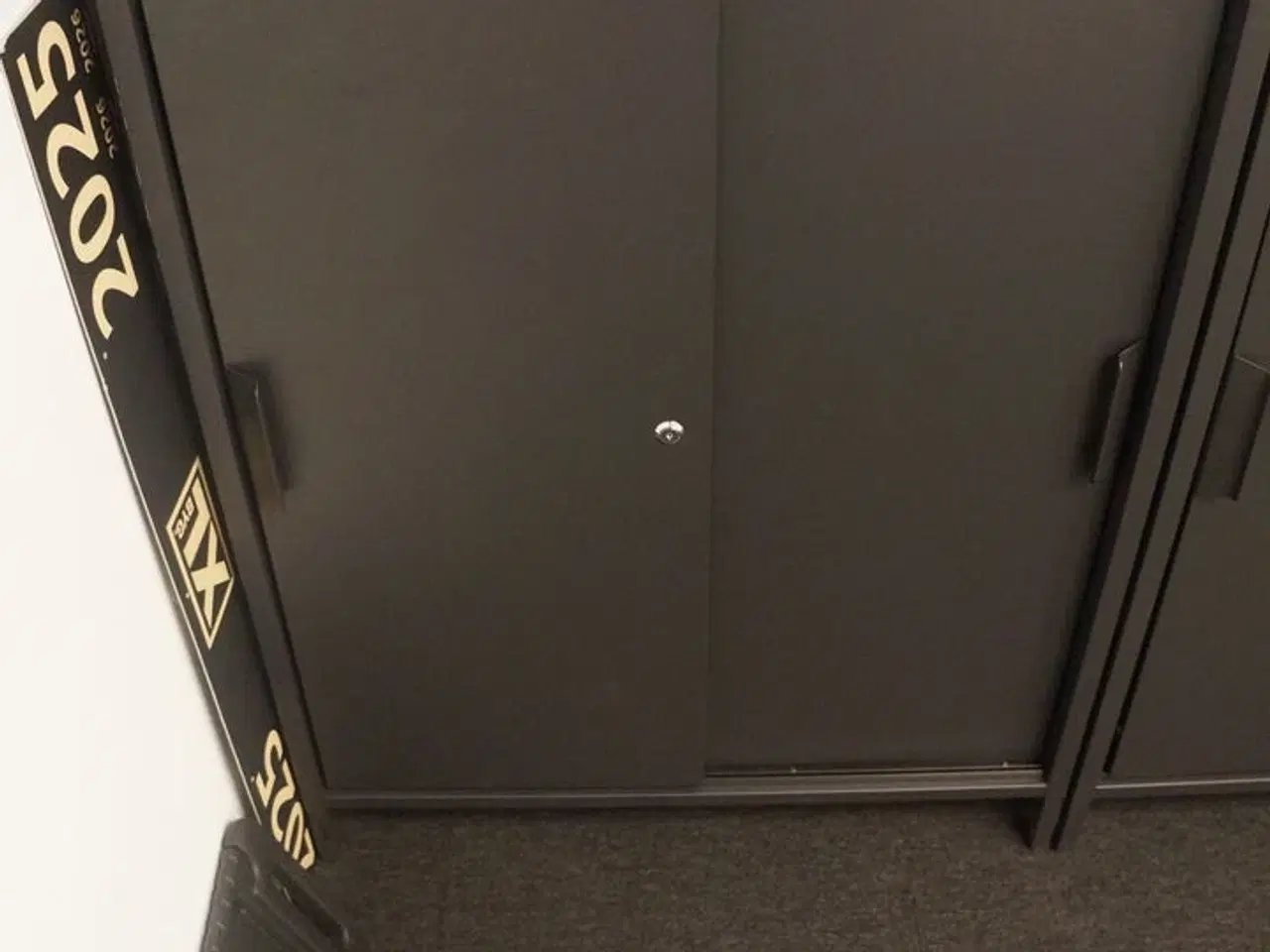 Billede 2 - 2 stk. Skabe