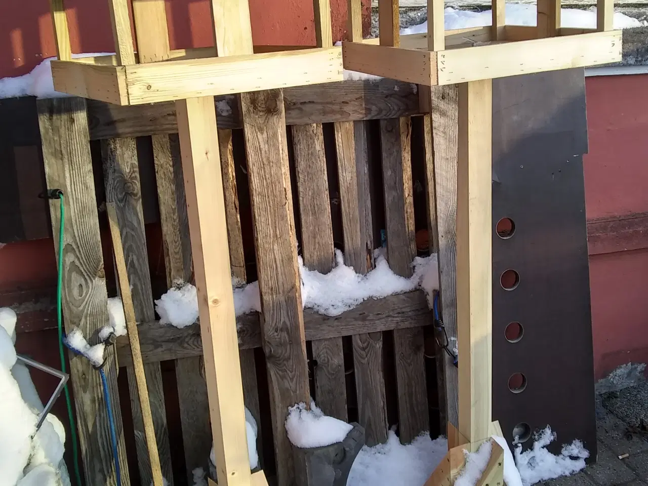 Billede 1 - Fuglefoderhus på ben