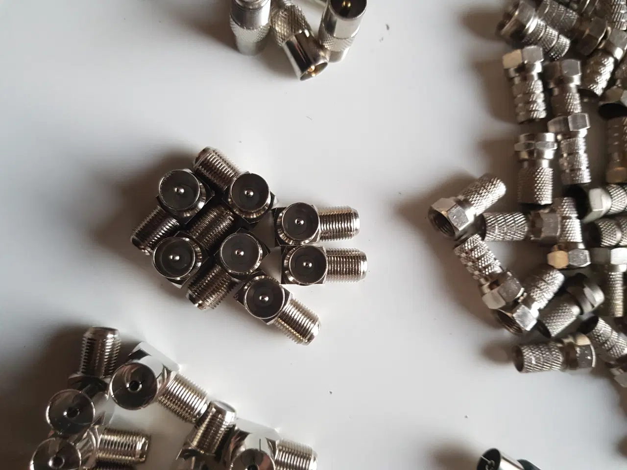 Billede 8 - Antenne stik , F stik , Omformere , Samle led o.a.