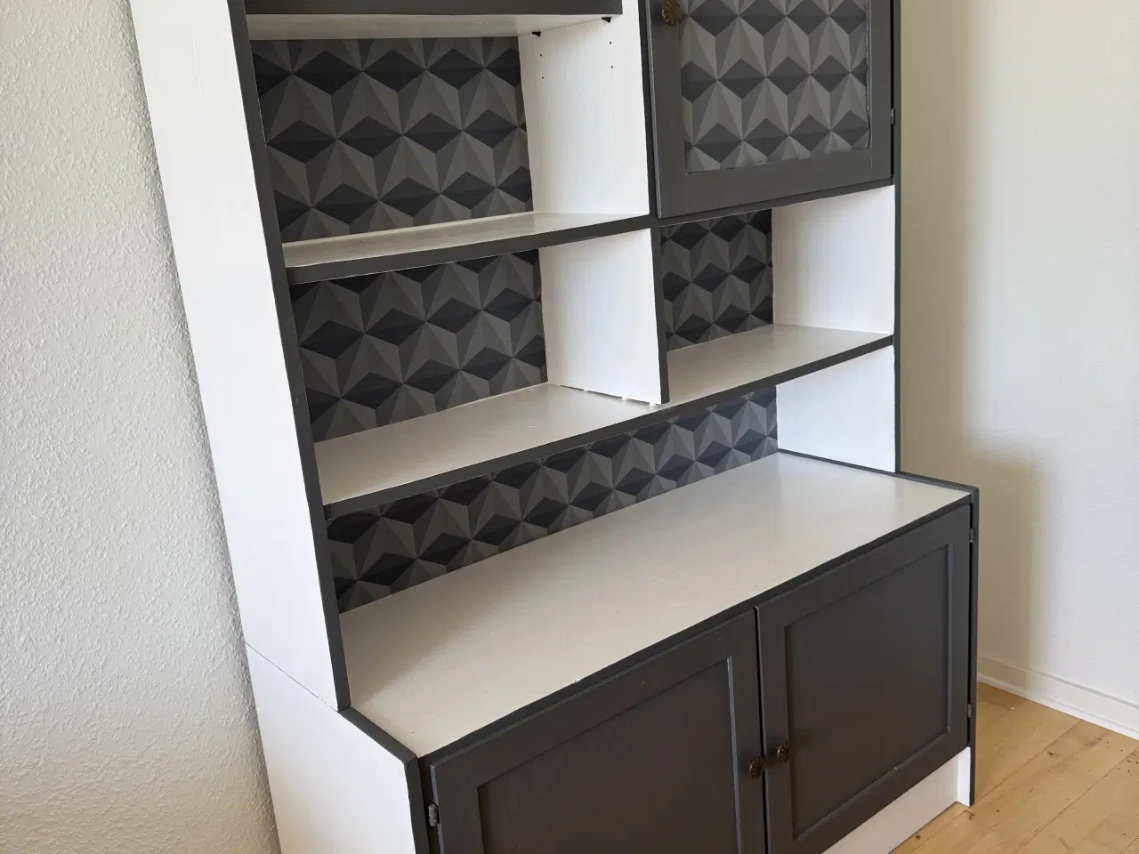 Billede 1 - Malet reolsystem