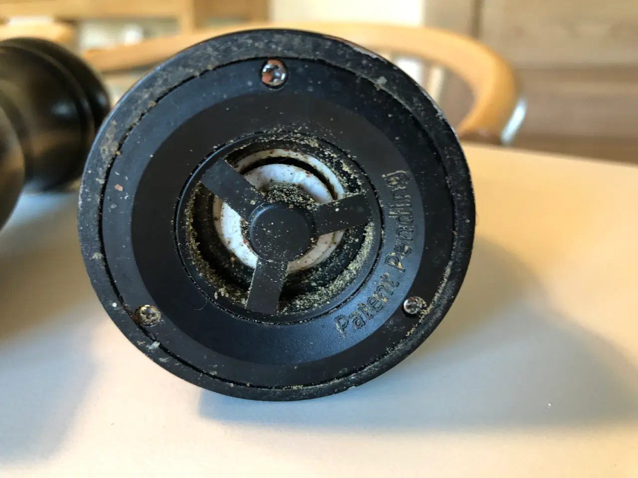 Billede 7 - Salt og peber kværn i sort træ.