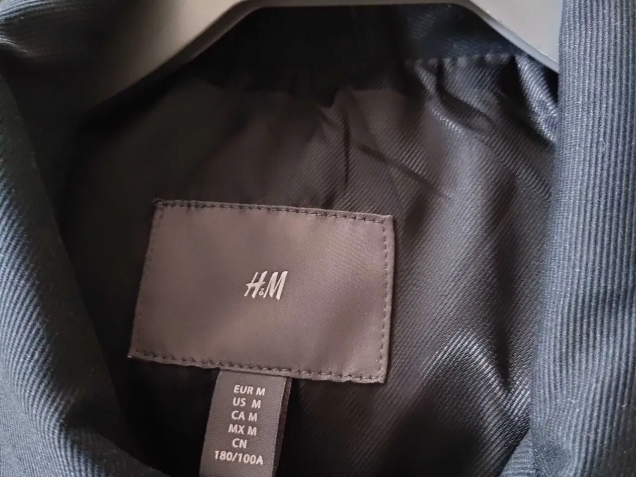 Billede 3 - Jakke str M- fremstår som ny