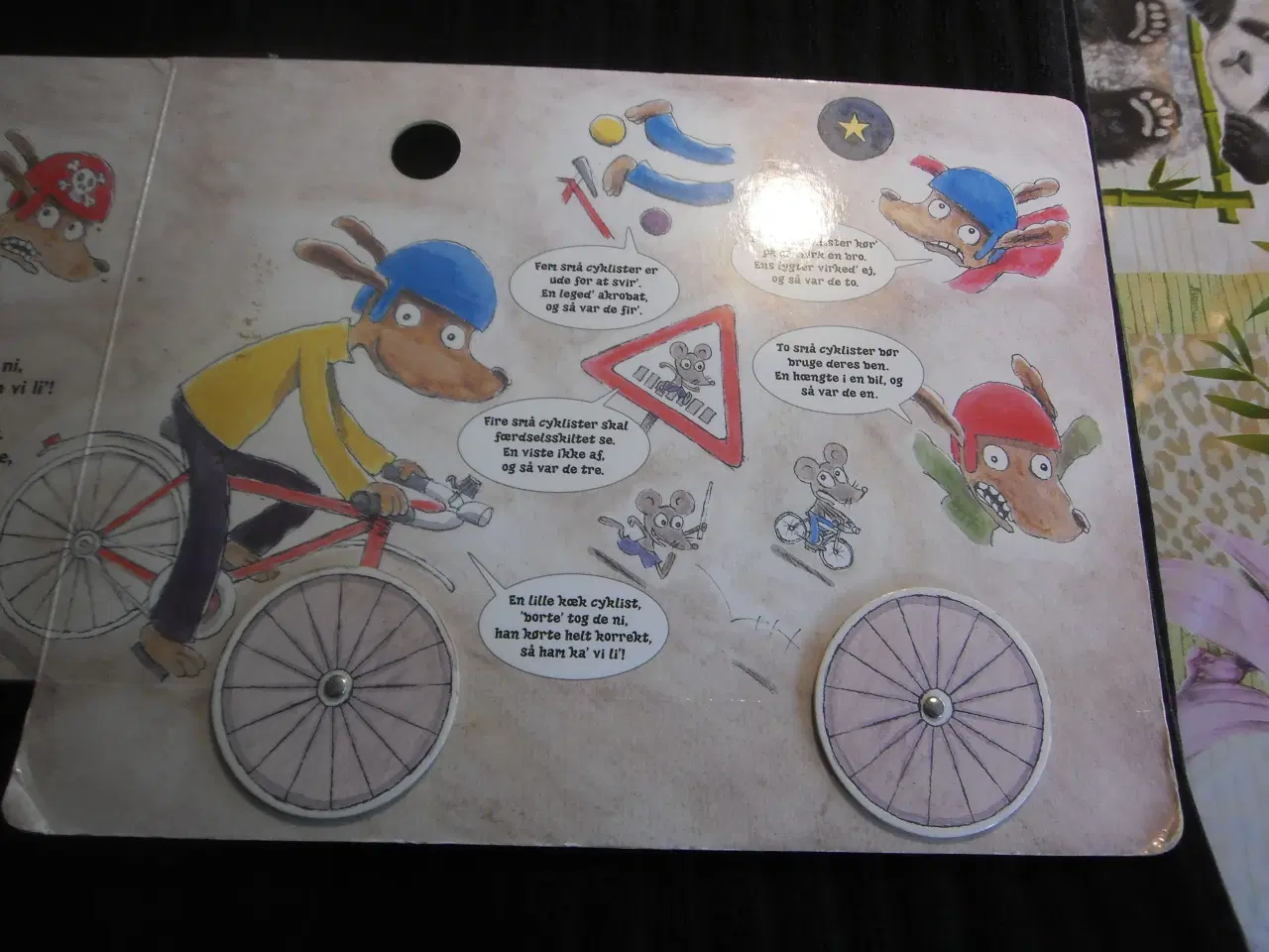 Billede 6 - Børnebog: Ti små cyklister, af Jørgen Stamp, kr.15