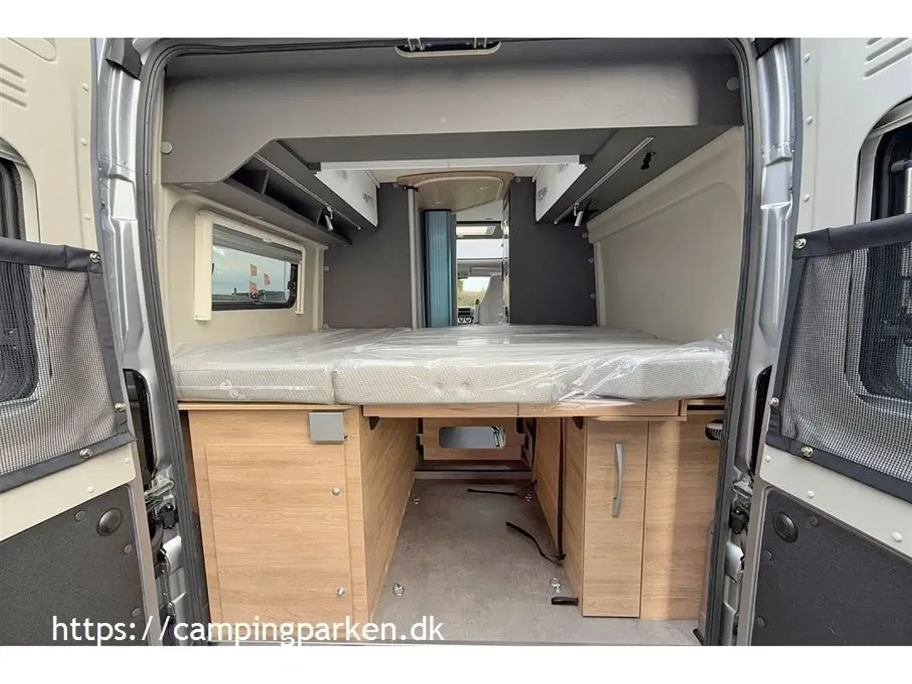 Billede 12 - 2024 - Dethleffs Globetrail CVD 600DR Advantage   Smart Dethleffs camper van under 6 meter med dobbeltseng og automatgear