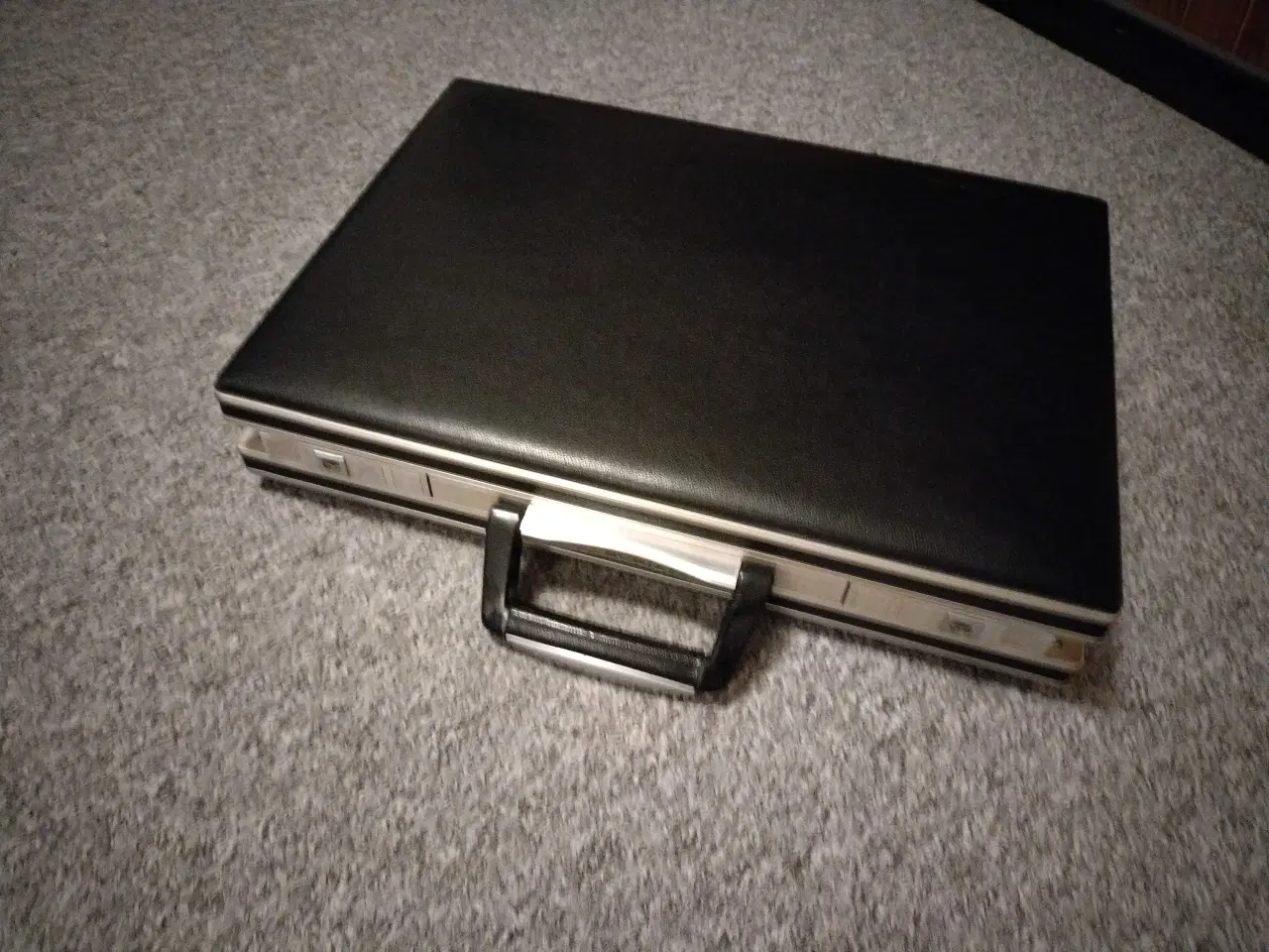 Billede 2 - Sort attachétaske fra Cavalet