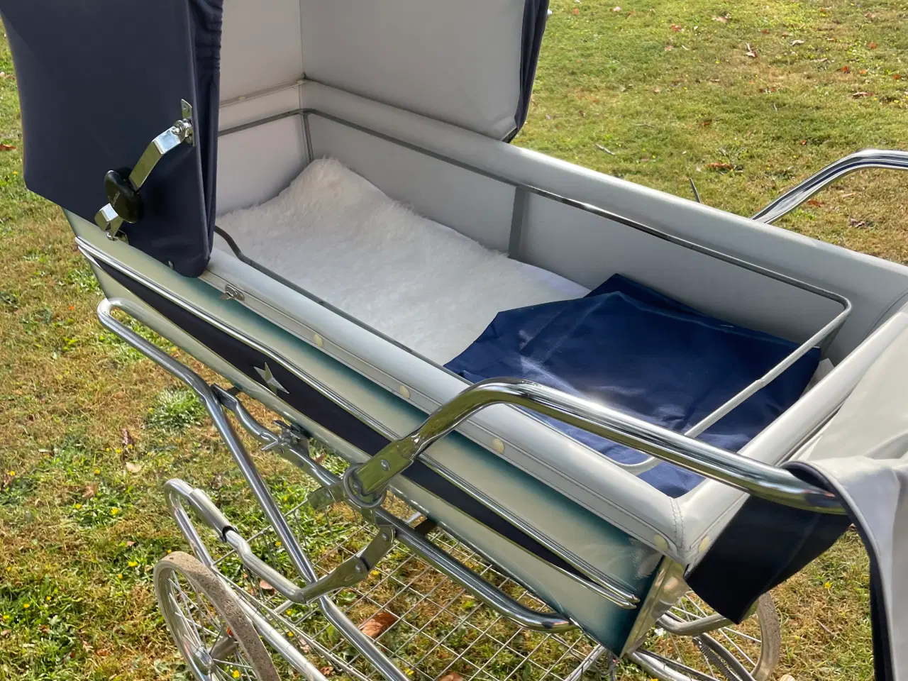 Billede 4 - Flot gammel skandik barnevogn med original  indsat