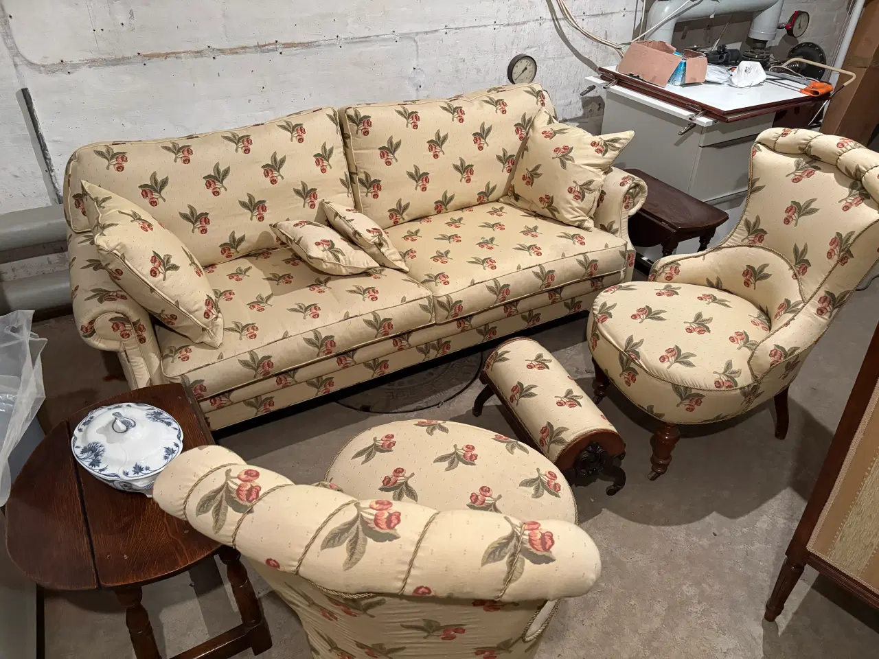 Billede 1 - Flot sofasæt med 2 stole, pudder og skammel.