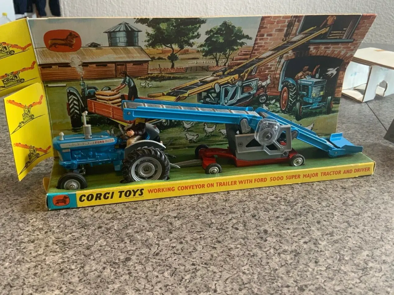 Billede 1 - Corgi Toys no. 47 Ford 5000 Tractor with conveyor