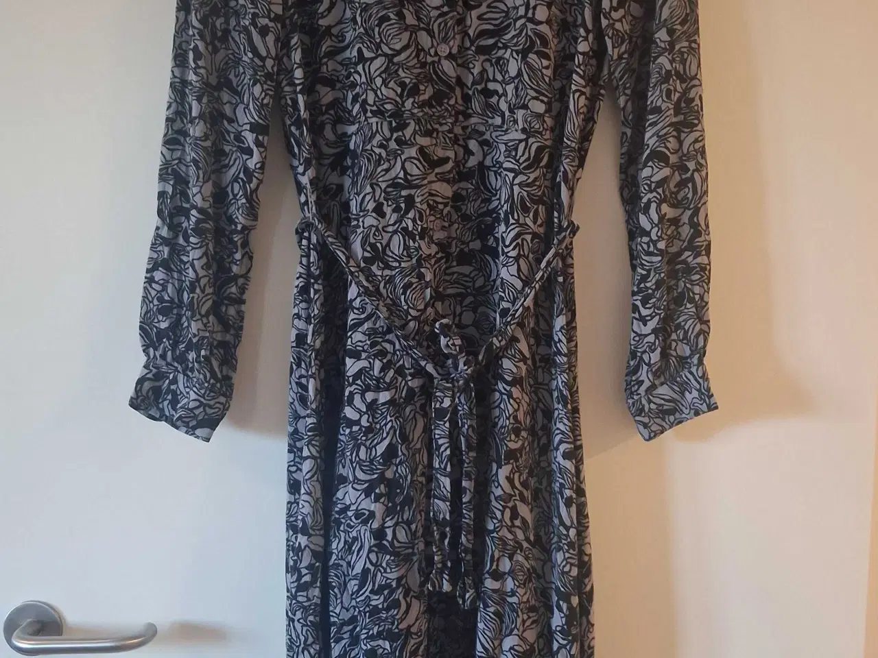 Billede 1 - 164/S Kjole fra Kaffe "ny"