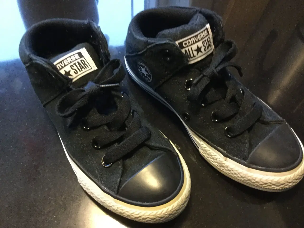 Billede 1 - Børne Converse sko/støvler str 30, sorte