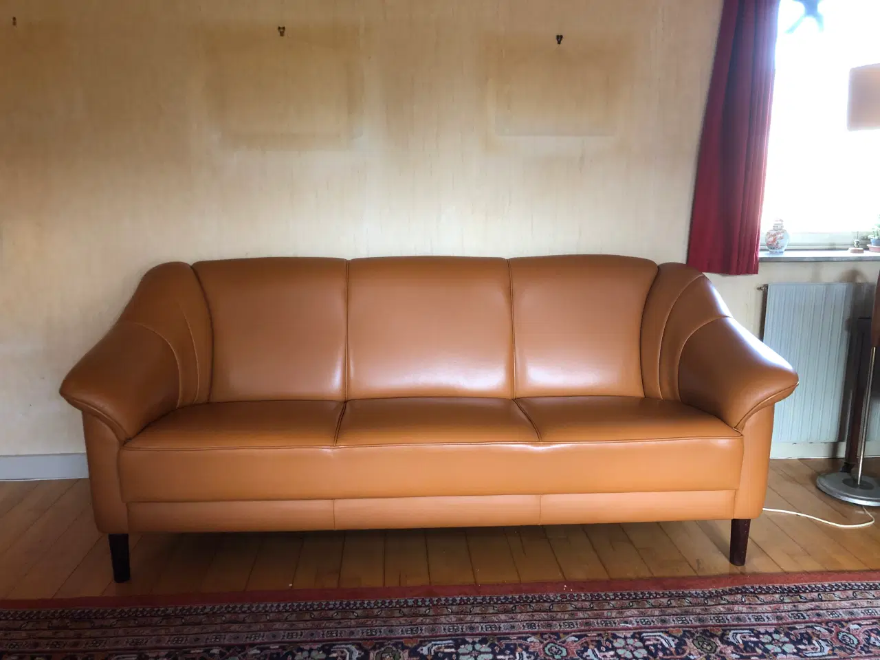 Billede 2 - Smuk cognacfarvet lædersofa