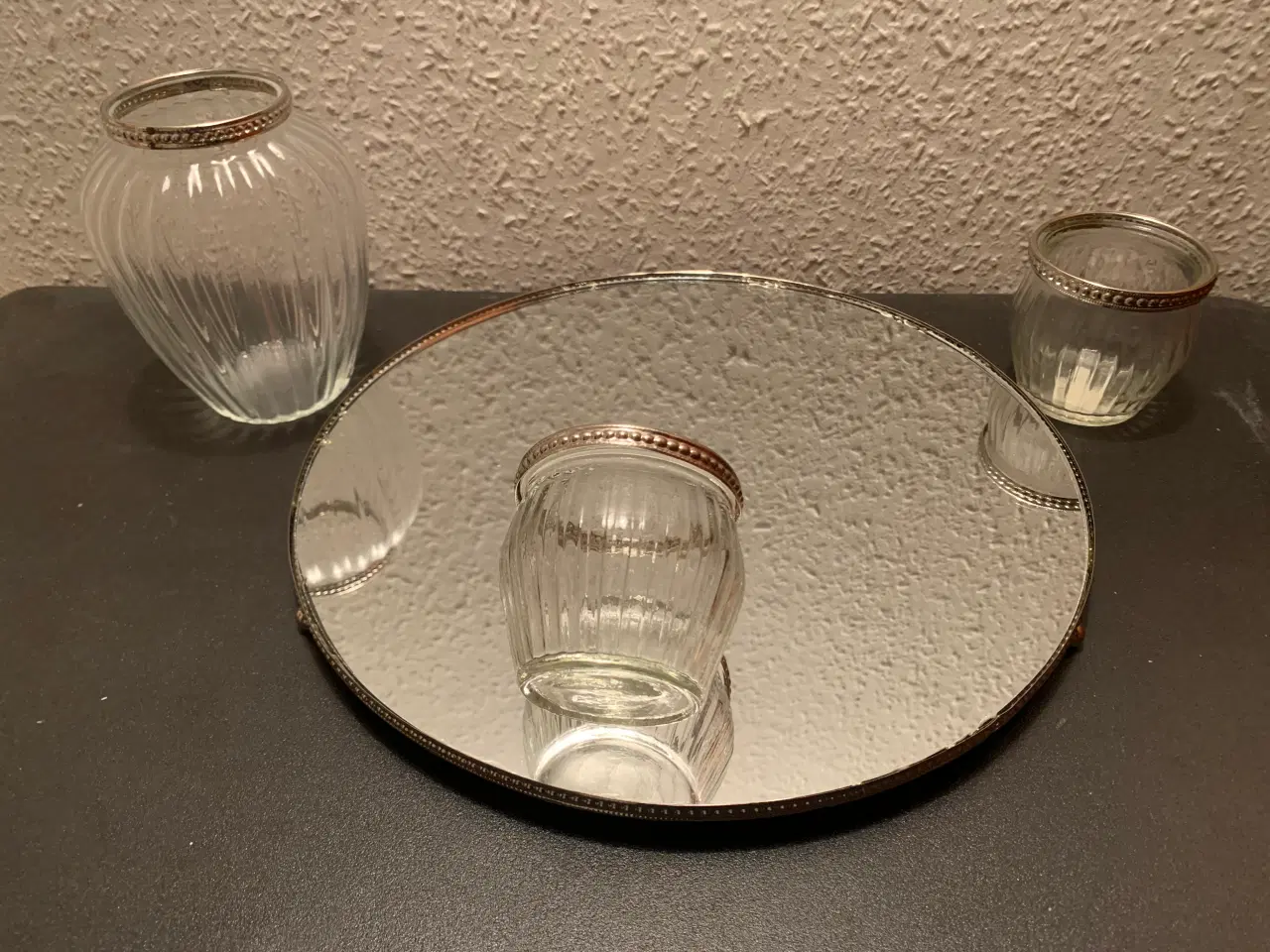 Billede 1 - Sminkespejl med 3 glas samme pynte kant. 