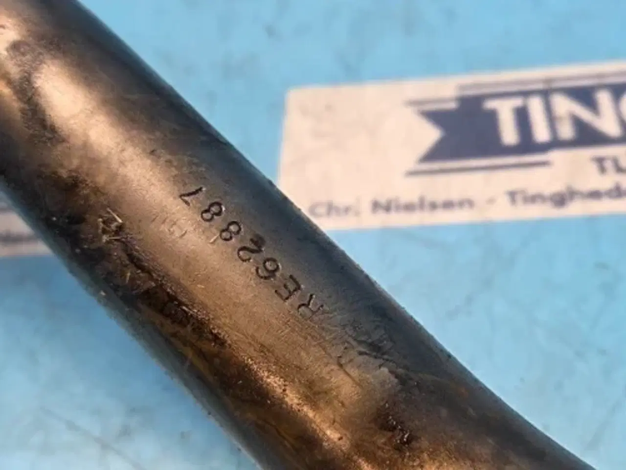 Billede 9 - John Deere 6125HZ001 Olierør RE62887