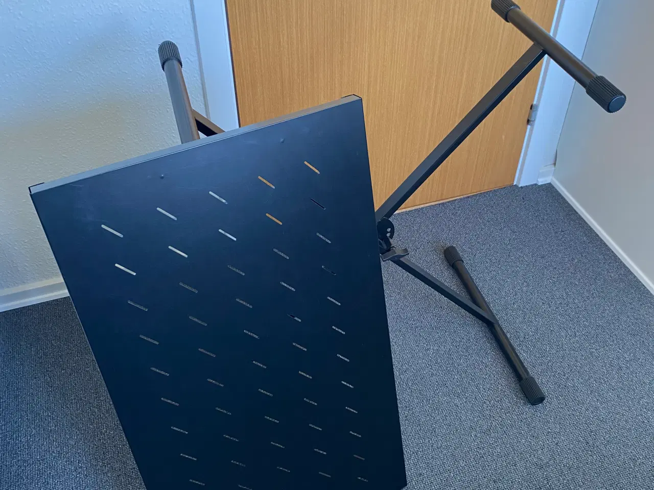Billede 4 - Foldbar metal bord af mærket Millenium