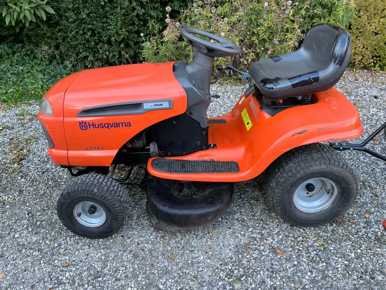 Billede 3 - Husqvarna havetraktor med opsamler og buskryder