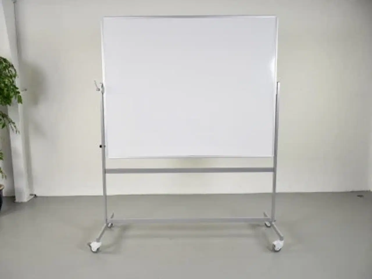 Billede 3 - Vanerum dobbeltsidet whiteboard svingtavle på hjul