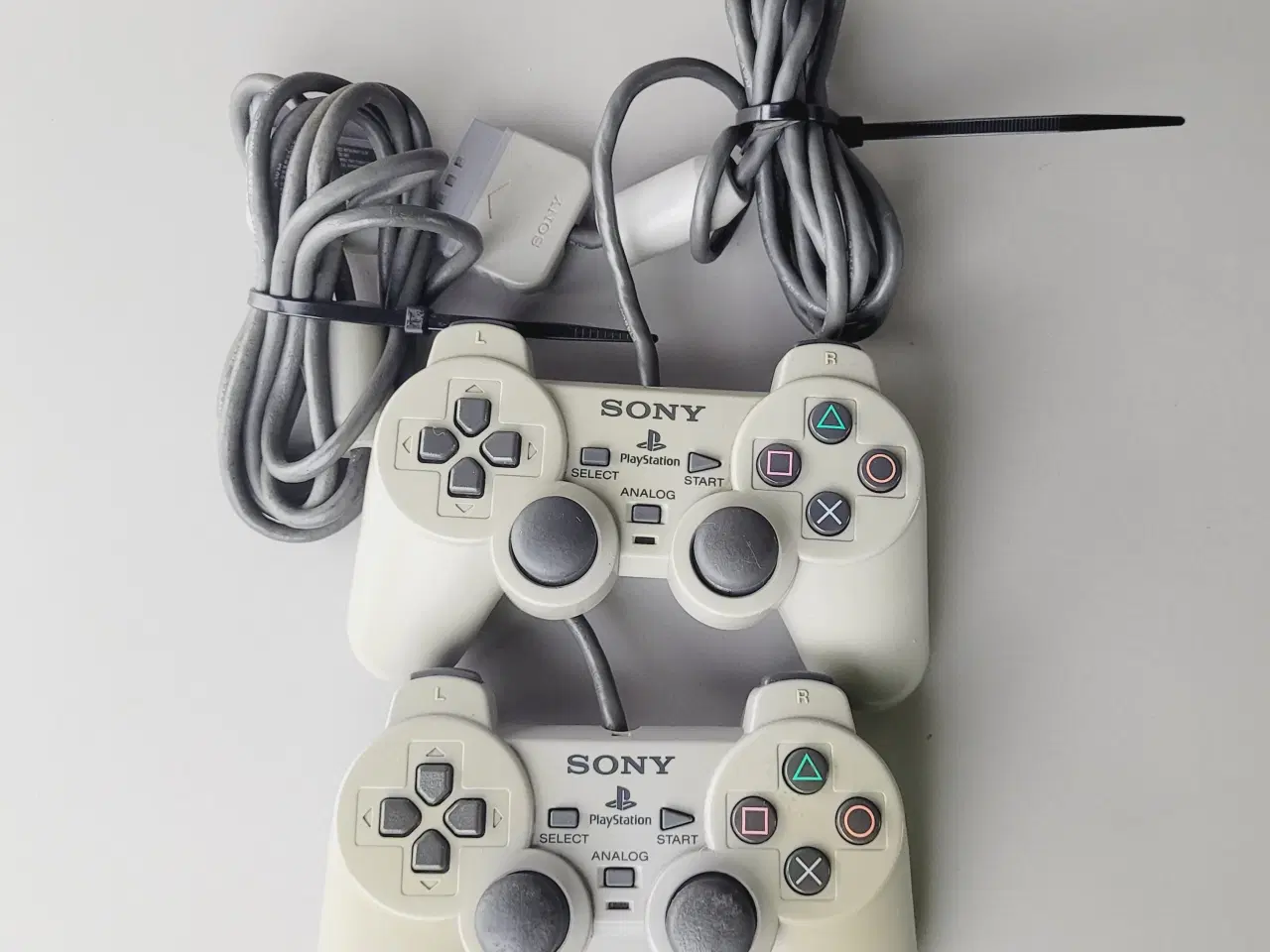Billede 2 - ⭐️· 2 stk. PlayStation 1 Dual Analog Controller