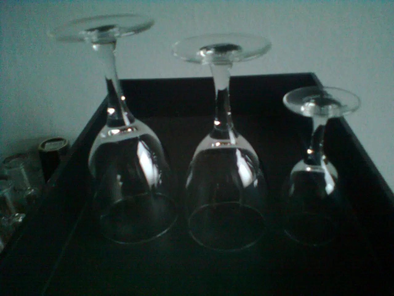 Billede 1 - glas snaps og hvidvin og rødvin