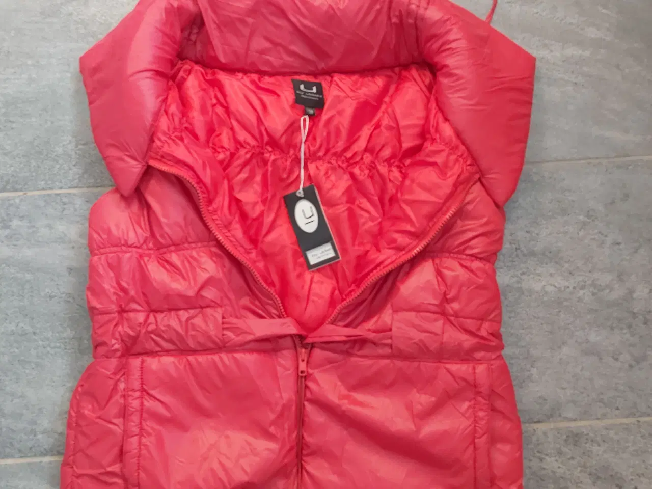 Billede 13 - Super fed vest ultra let og lækker