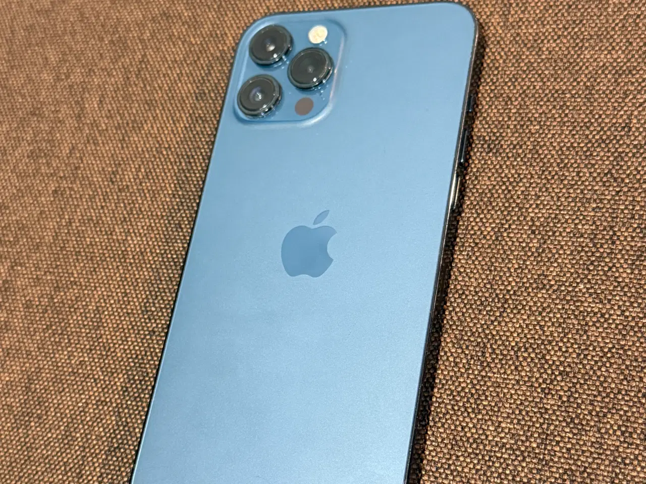 Billede 2 - 📱 iPhone 12 Pro max – 128GB – Blå
