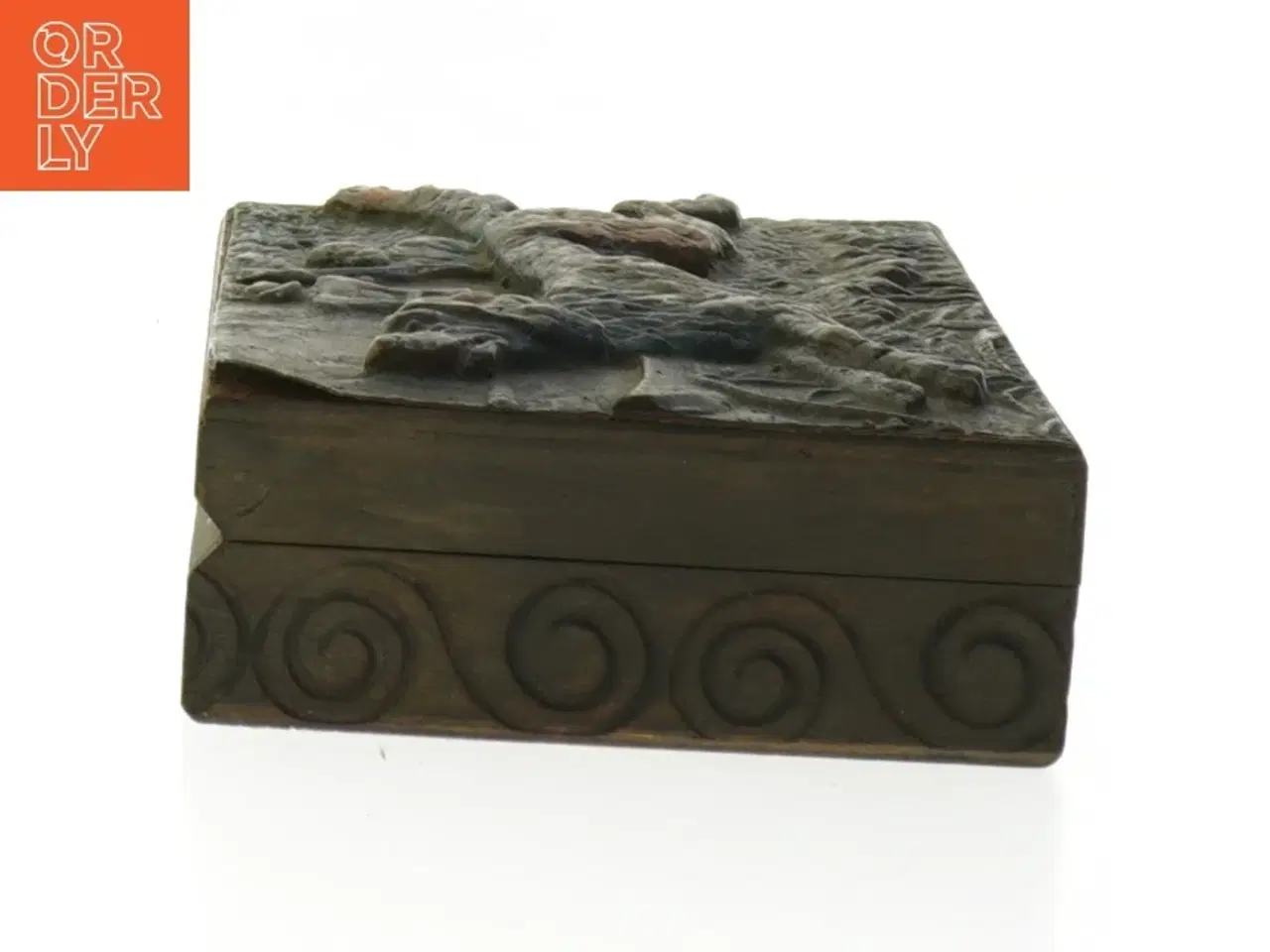 Billede 5 - Træ/metal æske med jagtmotiv relief (str. 16x10,5x4 cm)