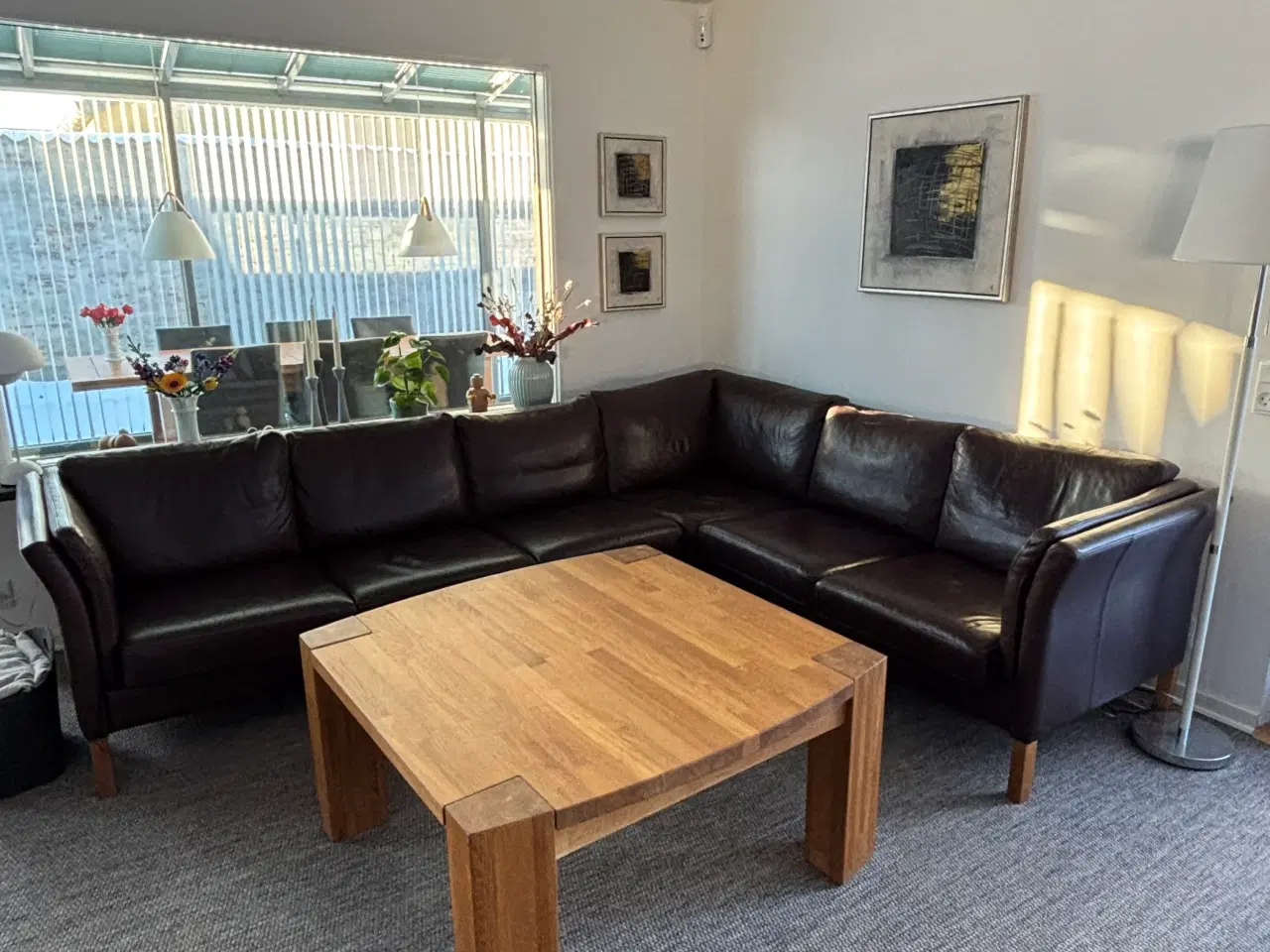 Billede 1 - Skalma hjørnesofa i brun læder med egetræsben